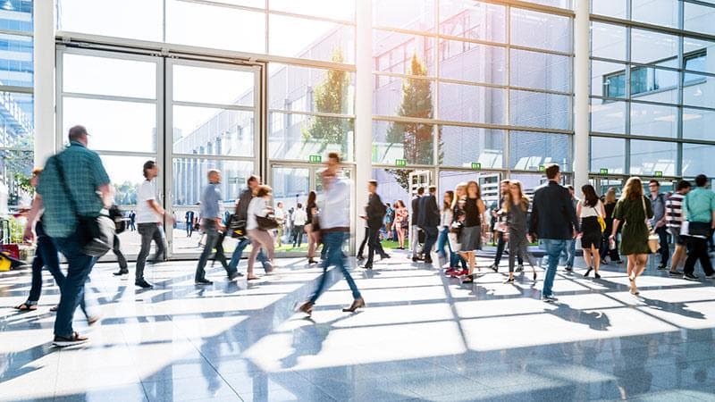 01_DE_Gebäudereinigung_Messereinigung_AdobeStock_121803139