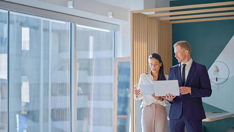 DE_Baumanagement_ISS_Machbarkeitsstudien_Consulting_AdobeStock_637824260_Bright