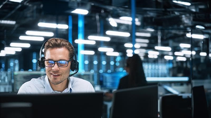 DE_02_Technisches_Facility_Management_Störmeldezentrale_AdobeStock_493462739