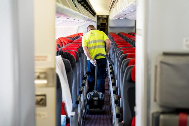 AT_Cleaningservices-Aviation_Flugzeugreinigung