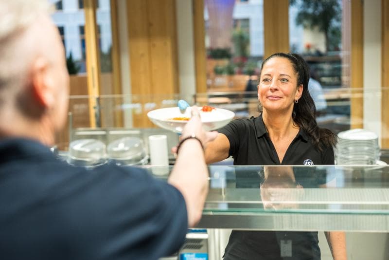 DE_ISS_Services_Food