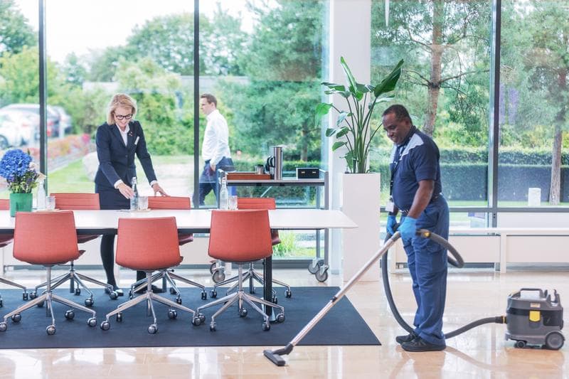 2021_17_09_ISS_HQ_Brand_Guidelines_0385-Azure